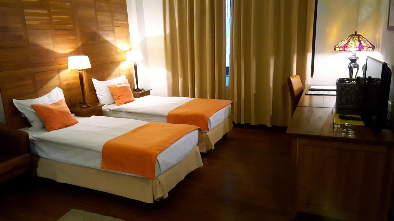 Rembrandt Old Town Hotel Bukares Bagian luar foto